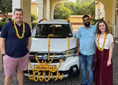 Voiture privée avec chauffeur à Delhi